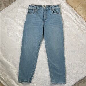 Abercrombie & Fitch Curve Love High-Rise The Mom Jean